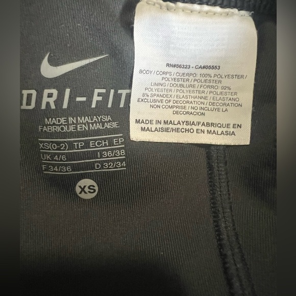 Nike women’s XS Work out shorts - Picture 4 of 6
